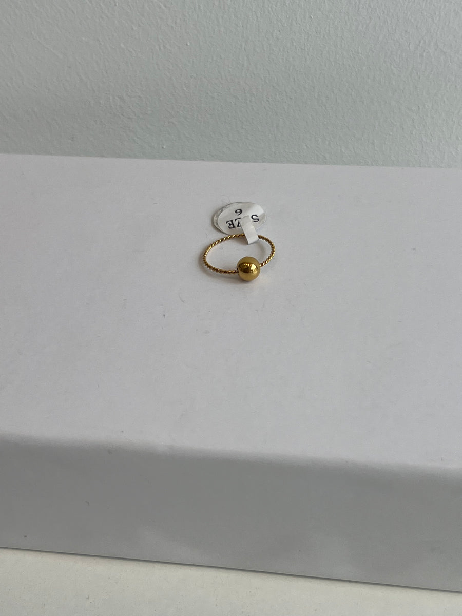 Solitaire Bead Ring