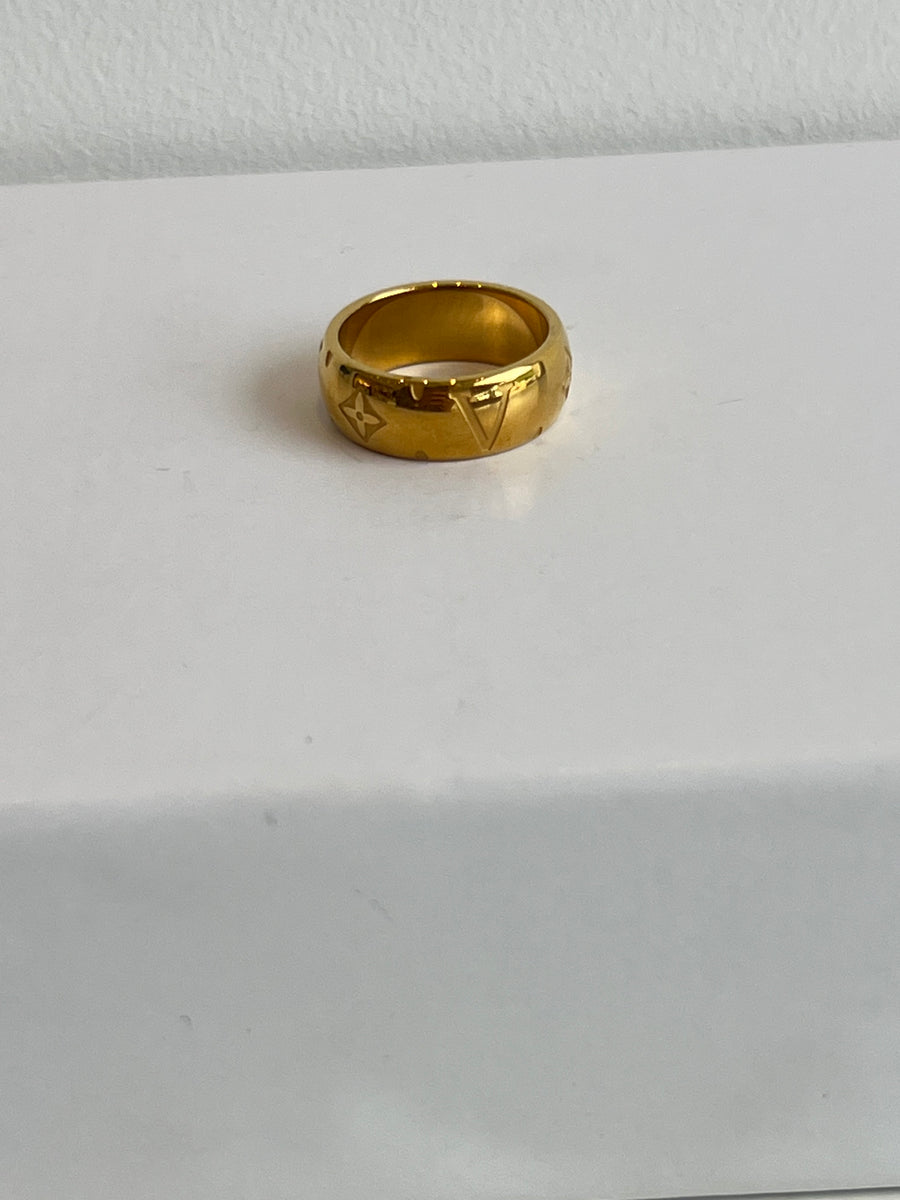 Signature Ring