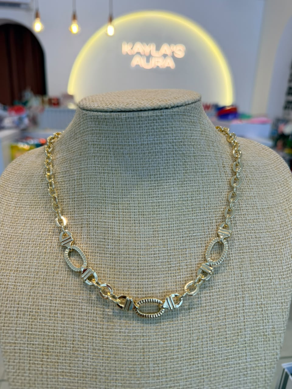 Long classic necklace