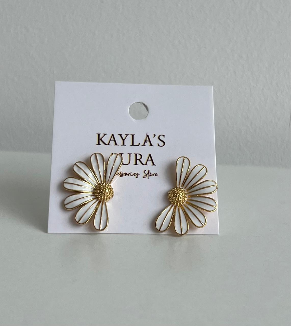 The Meadow Daisy Studs